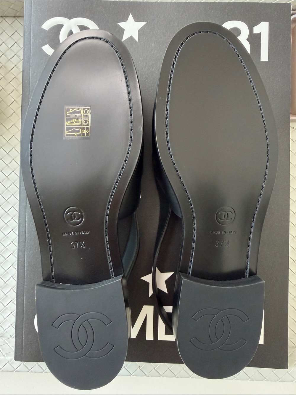 Chanel Metiers D’art 26 Strass CC Logo Black Leather Slingback Loafers Flats - Picture 13 of 14
